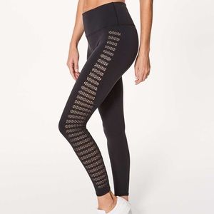 Lululemon Reveal Tight LIKE NEW no tag but the are a 10